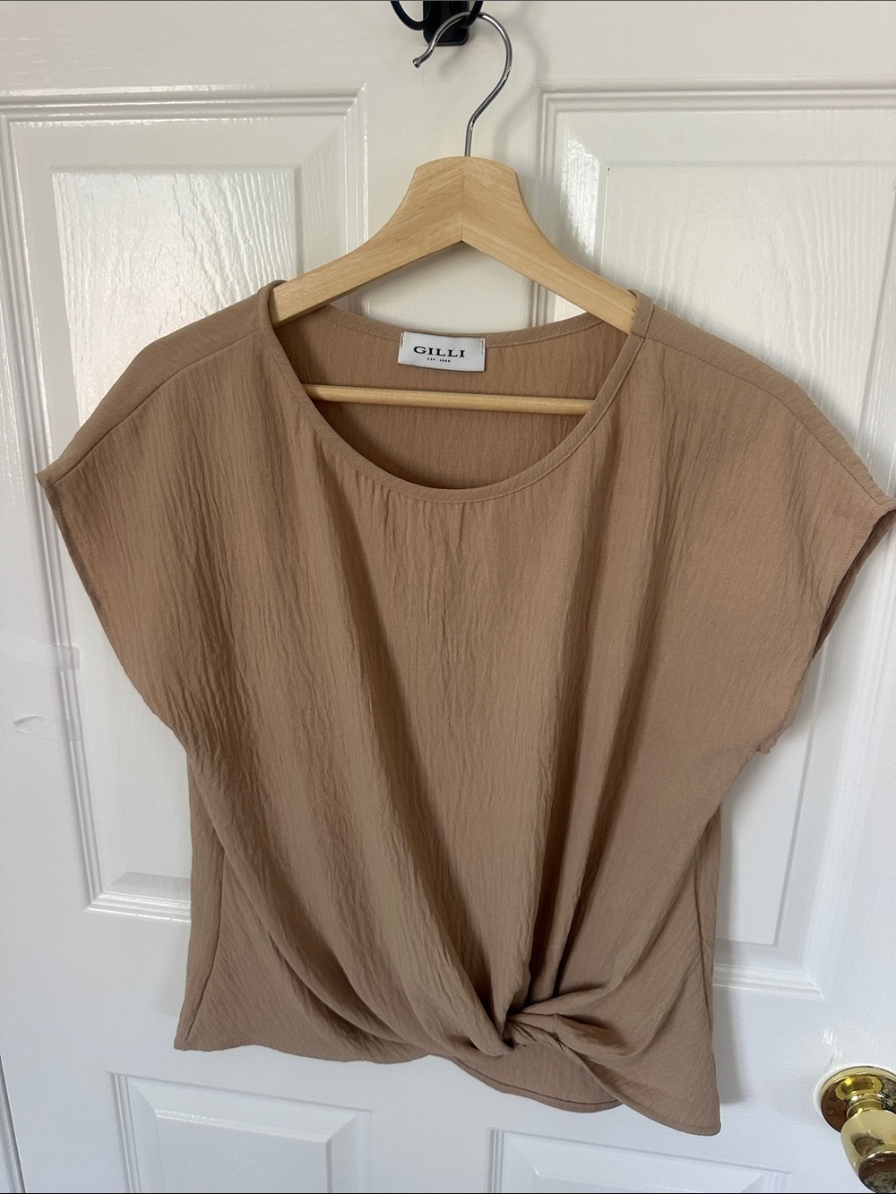 Gilli Women's Knotted Short Sleeve Blouse — Taupe